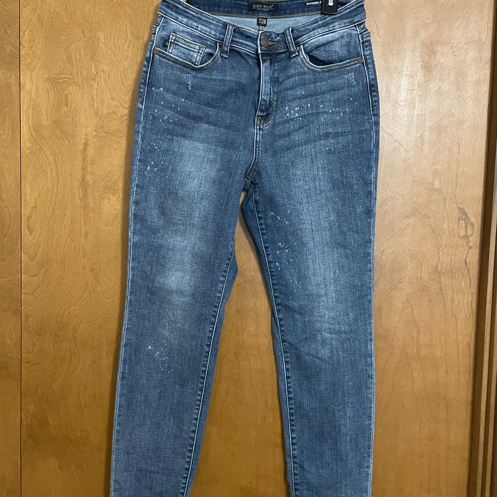 Judy Blue Bleach Splash Boyfriend Jeans